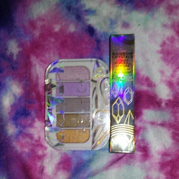 Eyeshadow and liquid highlighter - Picture 1 of 3